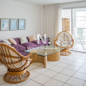 Apartamento De 3 Dormitorios A La Venta En Playa Mansa Punta Del Este