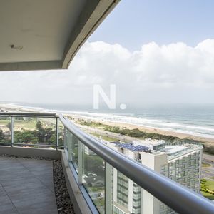 A Pasos Del Mar! Departamento En Venta, Piso Alto. Punta Del Este