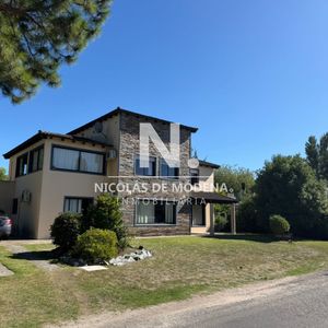 Chaletde 6 Dormitorios En Venta En Barrio Cerrado, Punta Del Este