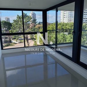 En Venta Apartamento De 3 Dormitorios En Roosevelt, Con Vista Agradable