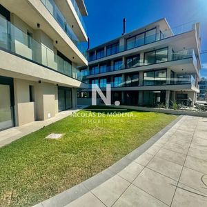 Venta Moderno Apartamento De 3 Dormitorios Con Parillero En Carrasco,montevideo.