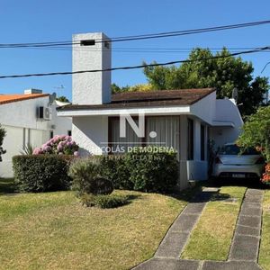 En Venta Casa En Mansa,punta Del Este De 2 Dormitorios Con Parrillero