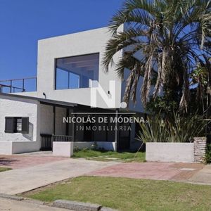 En Venta Casa De 4 Dormitorios En Península, Punta Del Este