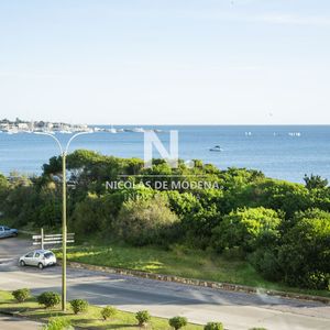 Oportunidad En Emblematica Torre Frente Al Mar En Playa Mansa 3 Doritorios En Suite