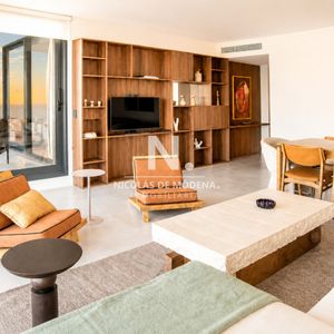 Vende Apartamento De 3 Dormitorios En Suite En Mansa, Punta Del Este. Con Vista Al Mar