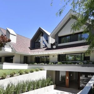 Venta Apartamento 3 Dormitorios Con Cochera Y Piscina En Carrasco