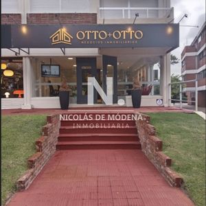 En Venta Local De 100m2 En Av. Italia, Punta Del Este