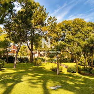 Vende Apartamento De 4 Dormitorios En Mansa, Con Vista A Agradable Entorno