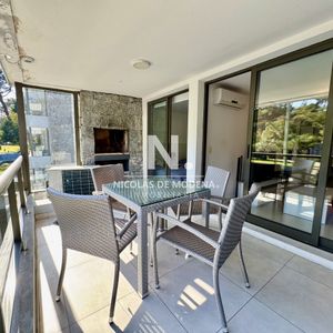 Venta Apartamento En Punta Este, 2 Dormitorios, 2 Baños, Parrillero Propio