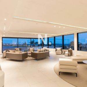 Exclusivo Apartamento En Venta De 2 Dormitorios En Mansa, Punta Del Este