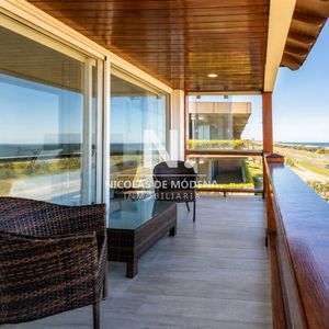 En Venta Apartamento De 3 Dormitorios Con Vista Al Mar En Punta Del Este