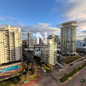 En Venta Apartamento De 2 Dormitorios,  Con Agradable Vista En Mansa, Punta Del Este