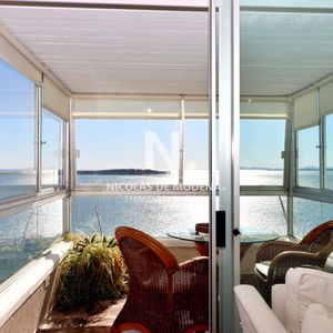 Venta De Apartamento De 3 Dormitorios Frente Al Mar En Playa Mansa - Punta Del Este