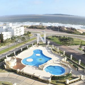 Departamento De 3 Dormitorios En Venta, Torre De Jerarquia  Frente Al Mar.