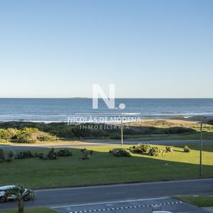 Departamento En Venta Frente Al Mar. Torre Lobos, Playa Brava, 3 Dormitorios.
