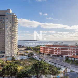 Vende Apartamento De 2 Dormitorios Esquinero En Miami Boulevard Punta Del Este