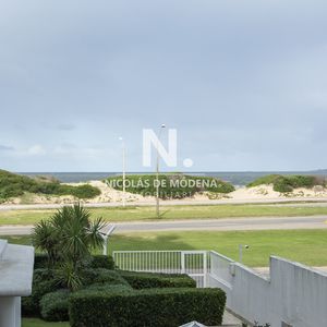 Departamento En Venta De 3 Dormitorio Con Agradable Vista.