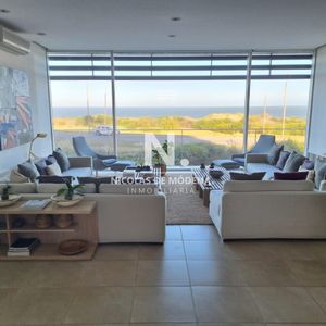 Hermoso Departamento En Venta De 3 Dormitorios Con Vista Al Mar.