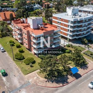 Departamento De 2 Dormitorios A Pasos Del Mar, En Edificio Las Olas