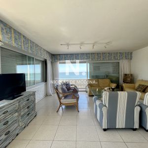 Apartamento En Primera Línea, Playa Brava, Punta Del Este.