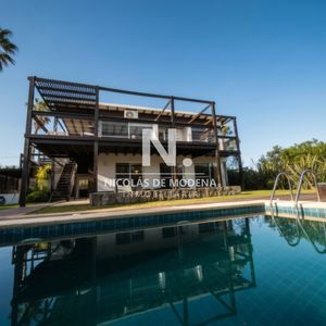 Excelente Casa De 6 Dormitorios En El Chorro Manantiales En Venta