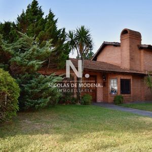 Casa En Playa Mansa De Cuatro Dormitorios En Venta Punta Del Este