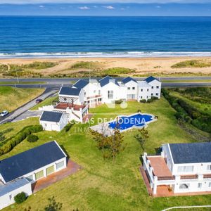 Espectacular Mansion Frente Al Mar, Playa Mansa.