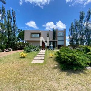 Hermosa Casa En Excelente Zona