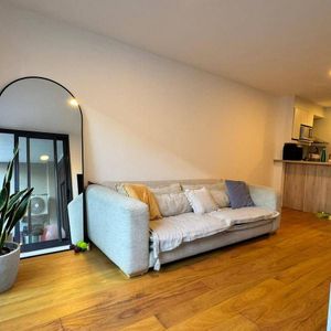 Apartamento Con Renta En Punta Carretas De 1 Dormitorio, Patio Y Garage
