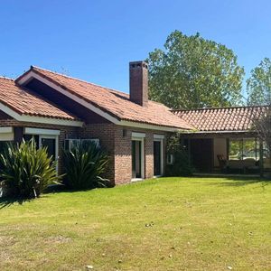 Casa En Venta En Lomas De La Tahona De 3 Dormitorios Con Vistas Al Golf