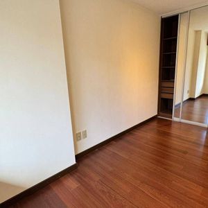 Apartamento En Malvin De 3 Dormitorios Con Cochera Y Amenities (frente Al Mar)