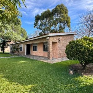 Venta De Enorme Casa En Solymar Sur De 4 Dormitorios 2 Baños Y Piscina