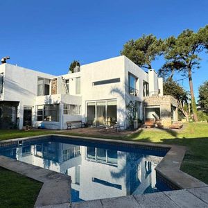 En Exclusividad Casa De Lujo En Parque Miramar Con Doble Altura, 7 Dormitorios