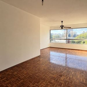 Apartamento En Pocitos De 3 Dormitorios Y 2 Baños (sin Garage)