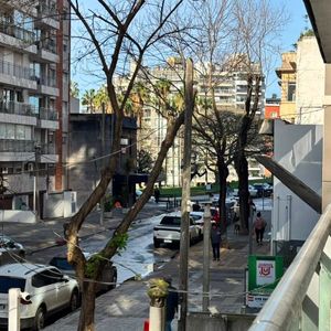 Apartamento En Villa Biarritz De 2 Dormitorios Y Cochera En Punta Carretas