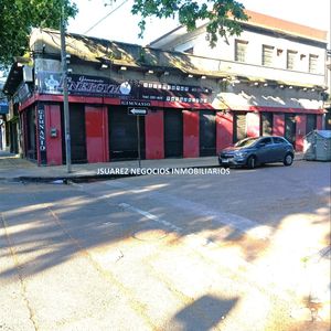 J.s. Gran Local Esquina En G. Flores Y M. Berthelot