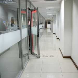 J.s.  Local Comercial Con Renta