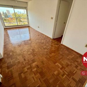 Apartamento 2 Dormitorios, 2 Baños. Alto, Vistas, Mucho Sol. Vivienda U Oficina