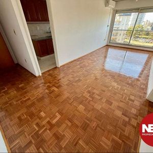Apartamento 2 Dormitorios, 2 Baños. Alto, Vistas, Mucho Sol. Vivienda U Oficina