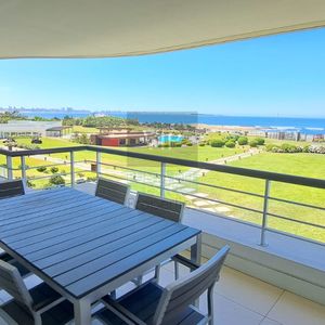 Apartamento De 2 Dormitorios En Playa Mansa Con Vista Al Mar