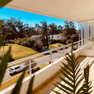 Venta Apartamento De 2 Dormitorios Con Barbacoa Propia Playa Brava