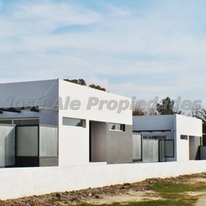En Venta Casa De 2 Dormitorios Colonia Dle Sacramento