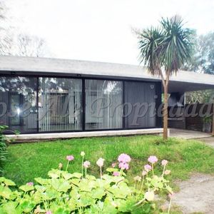 En Venta Casa De 3 Dormitorios, Colonia Del Sacramento