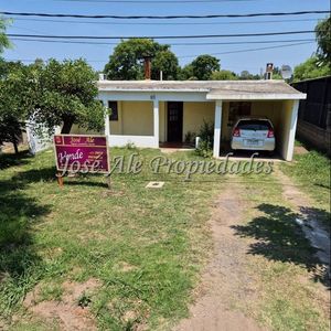 En Venta Casa De 3 Dormitorios, Colonia