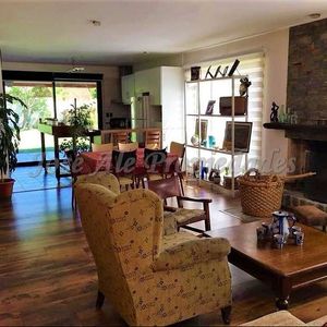 En Venta Hermosa Casa A 300m De La Rambla Y Playas De Colonia Del Sacramento
