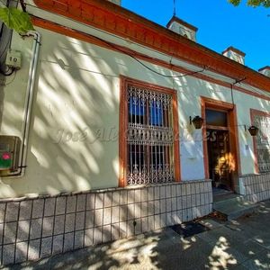 Gran Propiedad, Ubicada Estratégicamente A Pasos Del Puerto