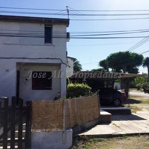 En Venta - 3 Dormitorios, 2 Baños - Cochera- L22