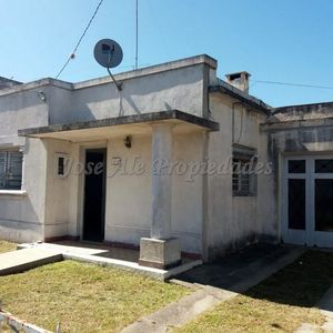 En Venta Casa En Esquina A Pasos De Todo, Colonia