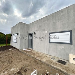 En Venta Casa De 2 Dormitorios Colonia