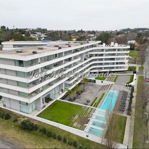 En Venta Hermoso Apartamento Sobre Rambla, De Colonia